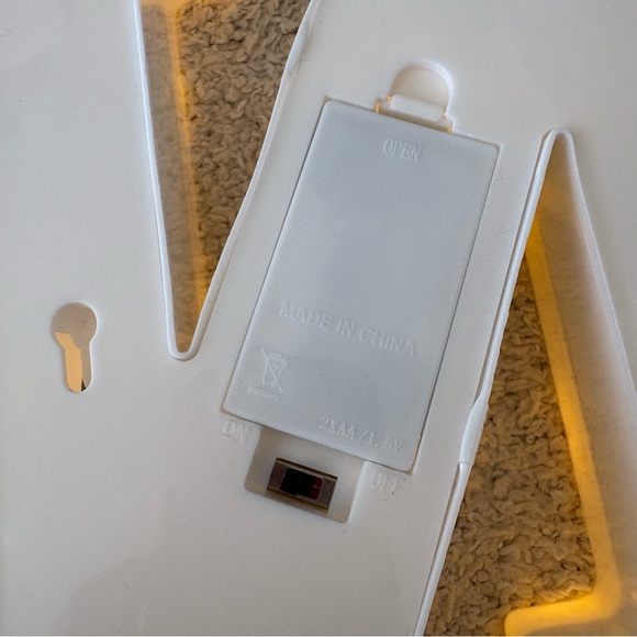 Light Up White Letter N Marquee Light - Picture 10 of 11